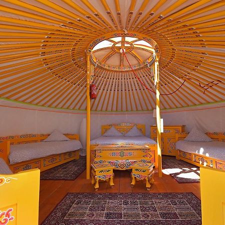 Yourte Nomade-Lodge Les Ecrennes Exteriör bild