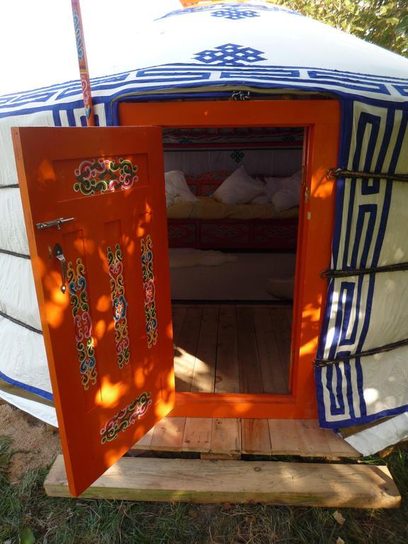 Yourte Nomade-Lodge Les Ecrennes Exteriör bild