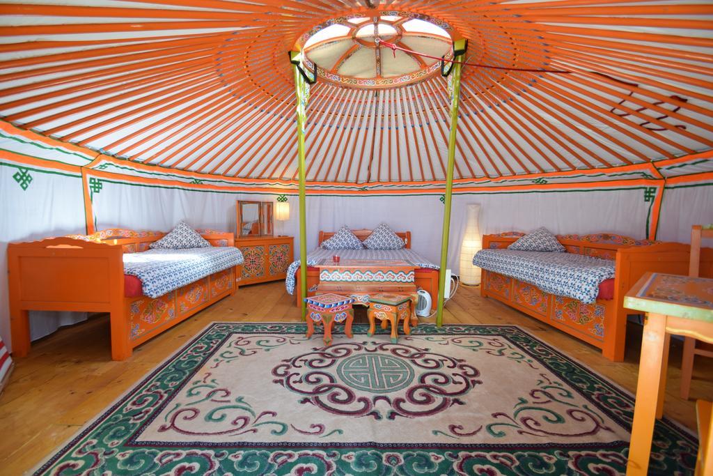 Yourte Nomade-Lodge Les Ecrennes Exteriör bild