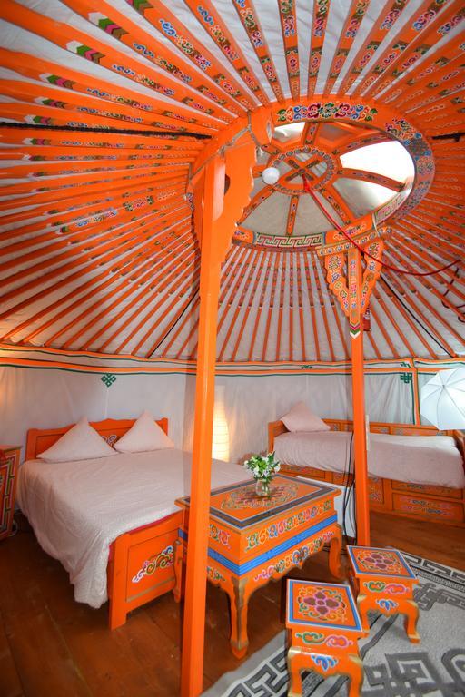 Yourte Nomade-Lodge Les Ecrennes Exteriör bild