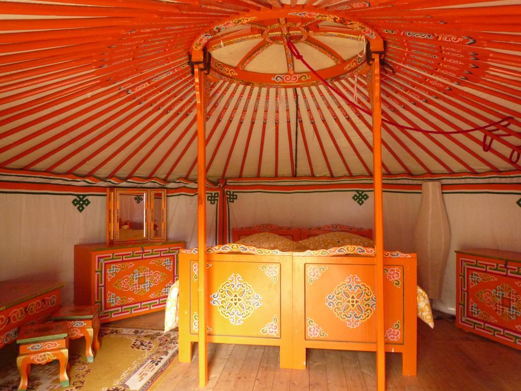 Yourte Nomade-Lodge Les Ecrennes Exteriör bild