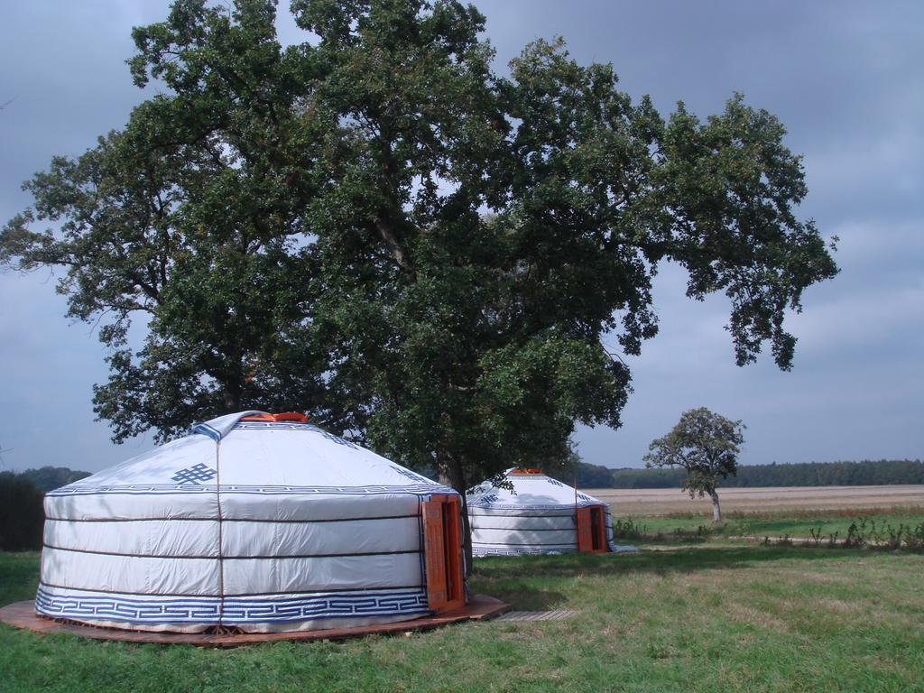 Yourte Nomade-Lodge Les Ecrennes Exteriör bild