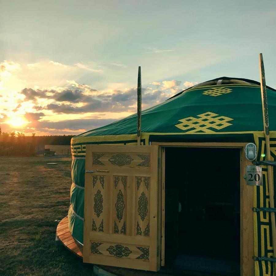 Yourte Nomade-Lodge Les Ecrennes Exteriör bild