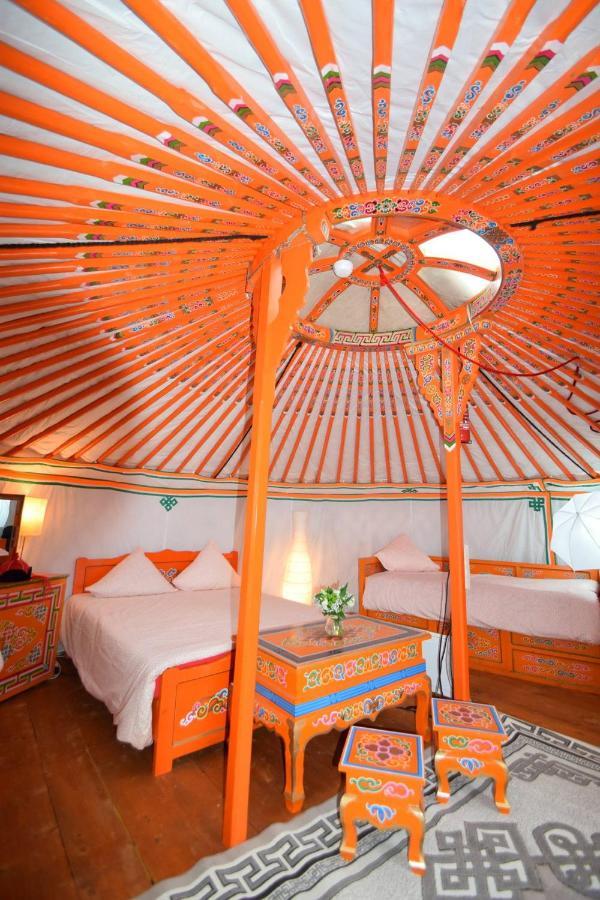 Yourte Nomade-Lodge Les Ecrennes Exteriör bild
